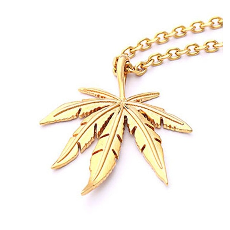 Necklace med hampa blad hängande