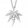 Necklace med hampa blad hängande
