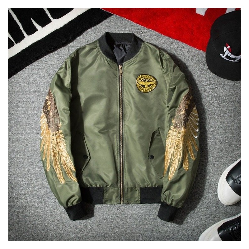 Black bomber jacka med broderade gyllene vingar Black bomber jacka med broderade gyllene vingar