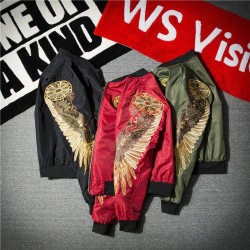 Black bomber jacka med broderade gyllene vingar