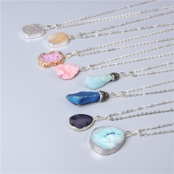 Gemstone pendant - metal chain - unisexNecklaces