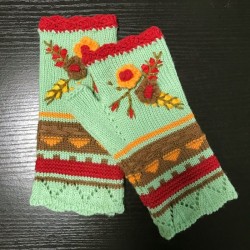 Knitted vinterhandskar - halvfinger design - med en blomsterbroderi