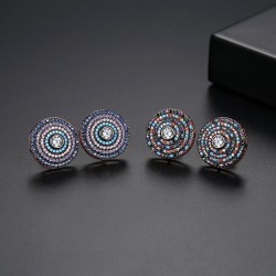 Elegant runda örhängen med kristaller