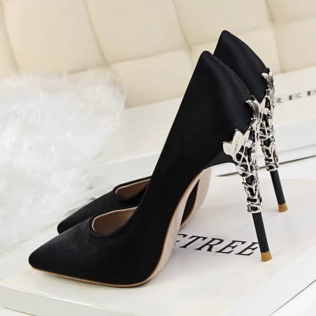 Sexy pumps - with metal carved thin high heelsHigh heels