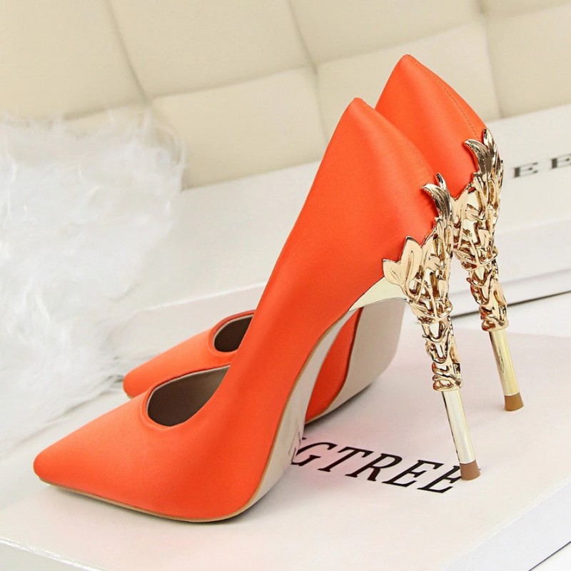 Sexy pumps - with metal carved thin high heelsHigh heels