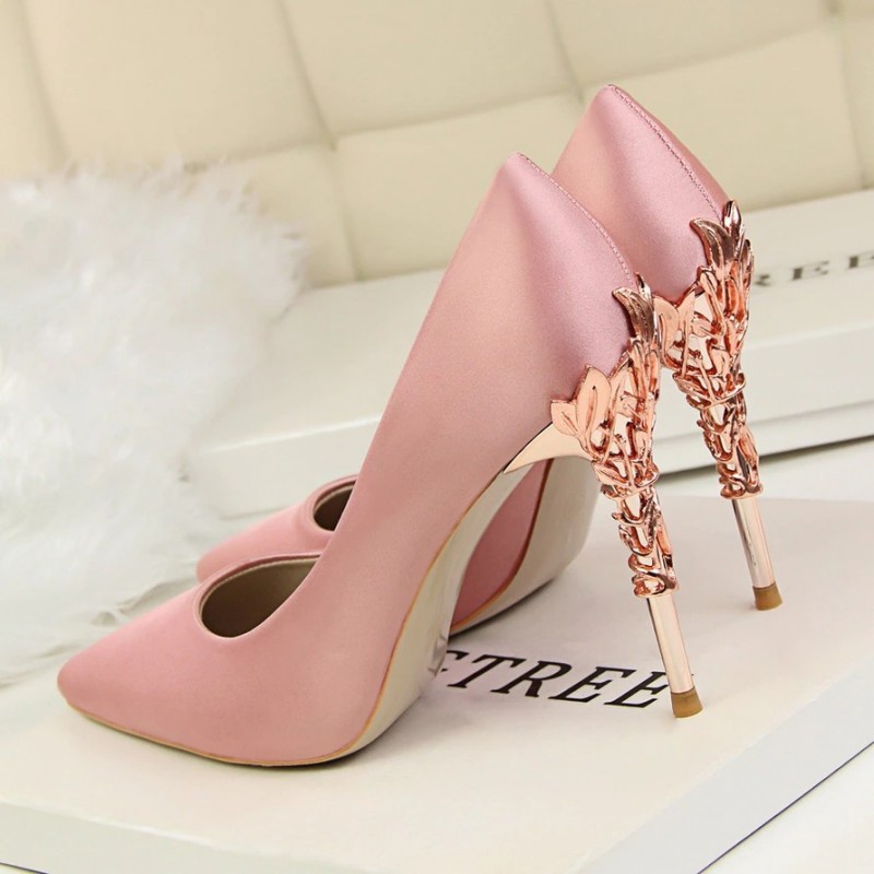 Sexy pumps - with metal carved thin high heelsHigh heels