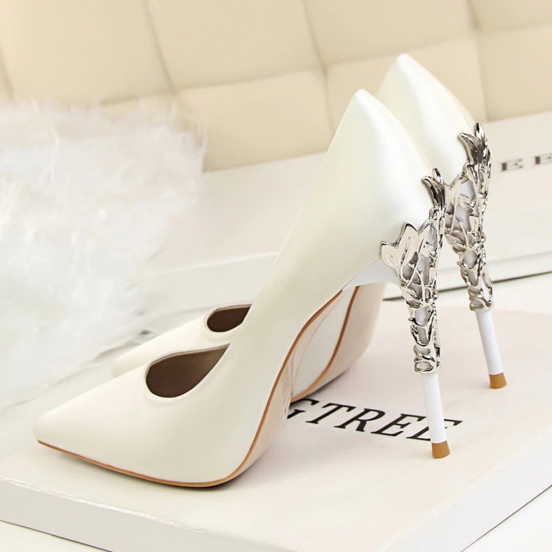 Sexy pumps - with metal carved thin high heelsHigh heels