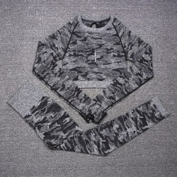 Seamless camouflage fitness set - o-neck - long sleeve shirt / leggings