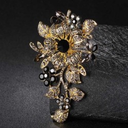 Elegant brosch med stora kristallblommor