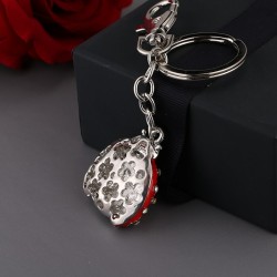 Nyckelring i metall - med nyckelpiga / strass