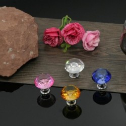 Eleganta möbelknoppar - glasdiamantform