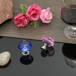 Eleganta möbelknoppar - glasdiamantform