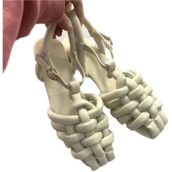 Moderiktiga platta sandaler - med rem - flätmönster