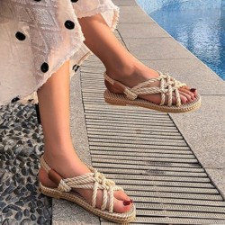 Traditionella platta sandaler - trendigt flätat rep