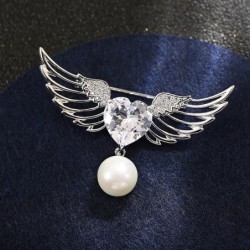 Luxurious brooch - angel wings - crystal heart - pearlBrooches