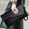 Vintage liten clutch - axelväska - krokodilskinnsmönster - med dragkedja