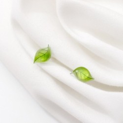 Small green leaves stud earrings - silver platedEarrings