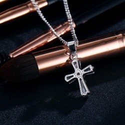 Kristallkorsformad hängsmycke - med halsband