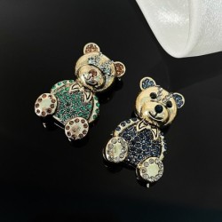 Crystal bear broochBrooches