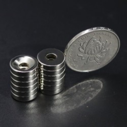 N35 - neodymmagnet - stark rund skiva - 12mm * 3mm - med 4mm hål