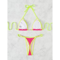 Sexig bikiniset - med metalldekorationer