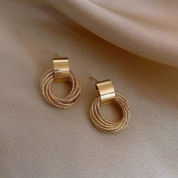 Eleganta gyllene runda örhängen - flera cirklar
