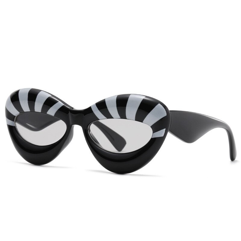 Fashionabla solglasögon - randiga kattögon