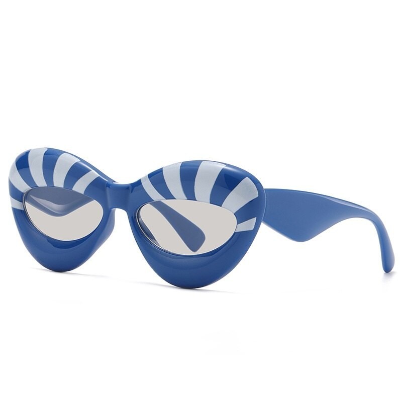 Fashionabla solglasögon - randiga kattögon