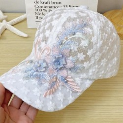 Tunn baseballkeps i spets - broderade blommor/blad