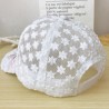 Tunn baseballkeps i spets - broderade blommor/blad