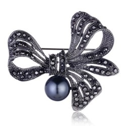 Crystal flower brooch - with black pearlBrooches