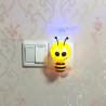 LED nattlampa - väggkontakt - med sensor - tecknat bi