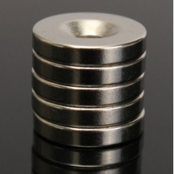 N52 neodymium magnet - stark rundring med 4mm hål - 15 * 3mm - 5 bitar