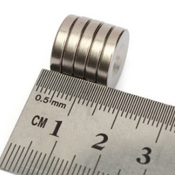 N52 neodymium magnet - stark rundring med 4mm hål - 15 * 3mm - 5 bitar