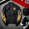 Black bomber jacka med broderade gyllene vingar