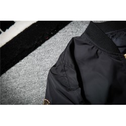 Black bomber jacka med broderade gyllene vingar