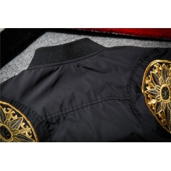 Black bomber jacka med broderade gyllene vingar