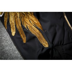 Black bomber jacka med broderade gyllene vingar
